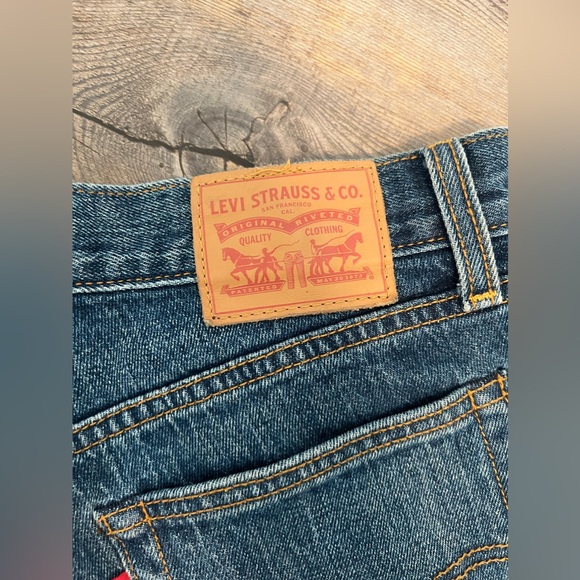 levis denim jean short. High rise - Picture 4 of 5